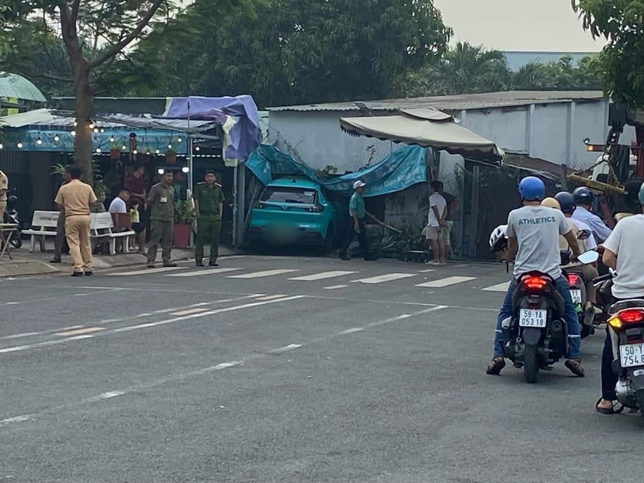 tp hcm taxi cong nghe tong thung tuong nha dan 0