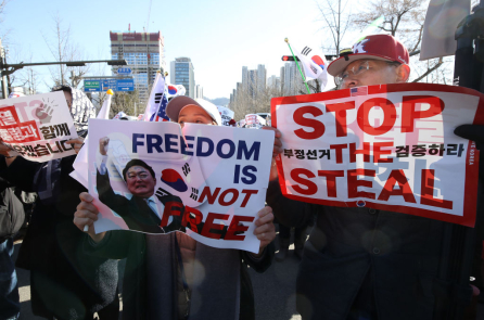 Ông Yoon Suk-yeol bị tuyên 5 năm tù, phán quyết đầu tiên vụ thiết quân luật