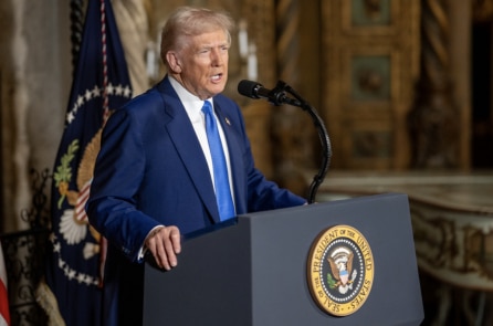 Thăm dò YouGov: Công chúng Mỹ tin tưởng chính quyền Trump hơn truyền thông chính thống 