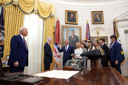 Ông Robert F. Kennedy Jr. tuyên thệ nhậm chức Bộ trưởng Y tế Hoa Kỳ