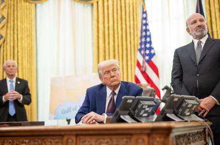 Donald Trump: Bất kỳ quốc gia nào mua dầu của Venezuela sẽ bị Mỹ áp thuế quan 25%