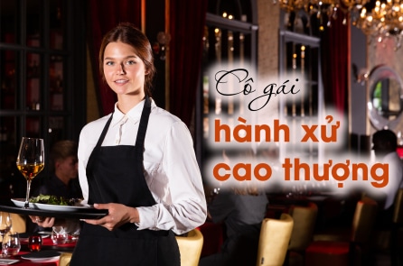 Cô gái hành xử cao thượng khi nhân viên phục vụ làm bẩn chiếc túi hàng hiệu của mẹ