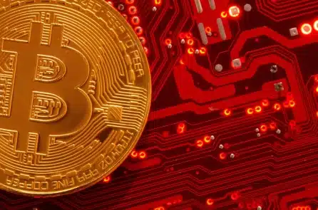 Bitcoin thiết lập kỷ lục 112 ngàn USD, nhờ đợt tăng mạnh cổ phiếu công nghệ