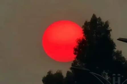 Vân Nam, Trung Quốc: Mặt trời đỏ như máu bất ngờ xuất hiện trên bầu trời