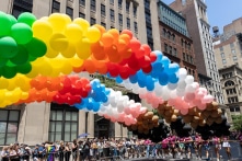 WSJ: Các thương hiệu lớn cắt giảm tài trợ cho các cuộc diễu hành LGBTQ