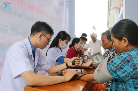 Bệnh viện Chợ Rẫy hỗ trợ mua bảo hiểm y tế cho bệnh nhân cả nước