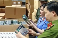 Hơn 100 tấn thực phẩm chức năng giả dành cho trẻ em, người già bị thu giữ
