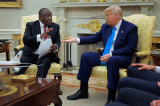 Ông Trump cho ông Ramaphosa xem video về cách nông dân da trắng Nam Phi bị đối xử
