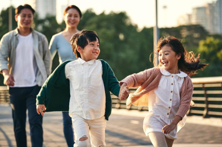 Cha mẹ làm 4 điều này để giúp con trẻ có kỳ nghỉ hè vui vẻ