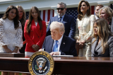 Tổng thống Trump ký ‘Đạo luật Xóa Bỏ’, trấn áp nội dung deepfake khiêu dâm