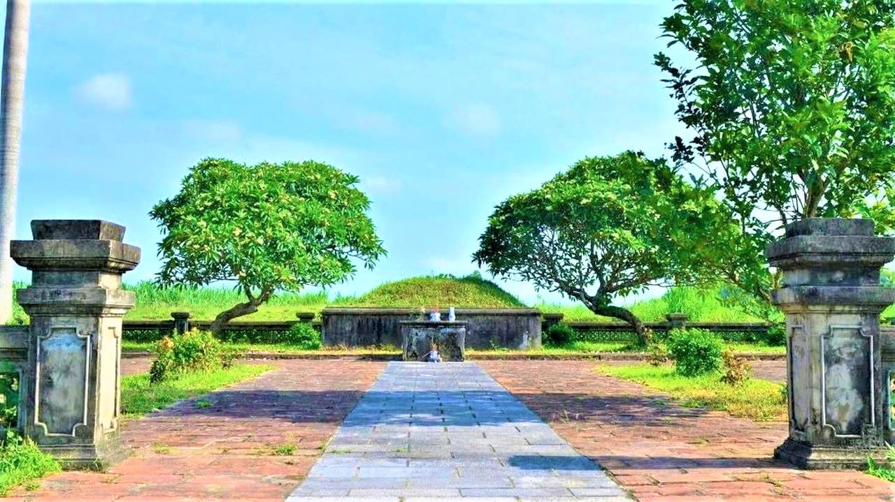 hai nghi pham trung quoc bi bat vi xam pham lang mo vua le tuc tong