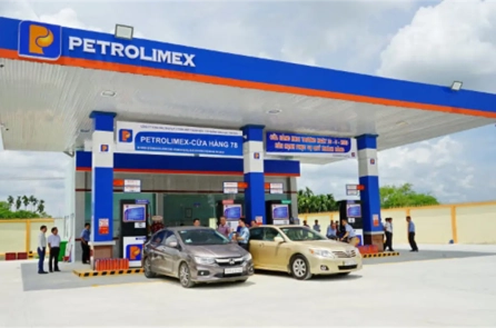 Giá xăng dầu tăng mạnh, dầu diesel tăng hơn 1.300 đồng/lít