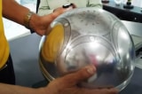 Quả cầu kim loại bí ẩn rơi xuống Colombia là tác phẩm nghệ thuật hay UFO?