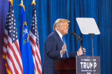 Thượng viện Mỹ thông qua “Dự luật Miễn thuế Tiền boa”, ông Trump thực hiện lời hứa
