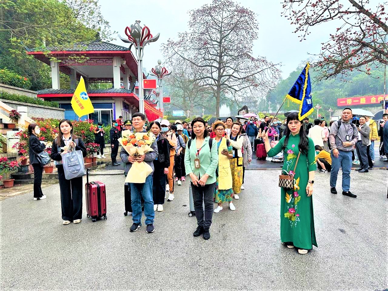 thang 4 viet nam don 368 074 luot khach trung quoc dan dau du khach quoc te