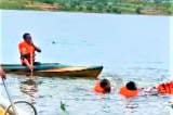 Bình Thuận: Xe địa hình chở du khách rơi xuống hồ Bàu Trắng, một người tử vong