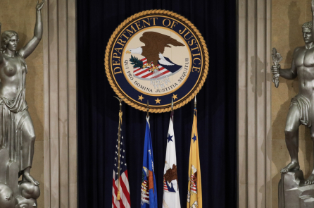 Mỹ buộc tội 2 người đàn ông TQ thao túng giá chứng khoán trị giá 950 triệu USD