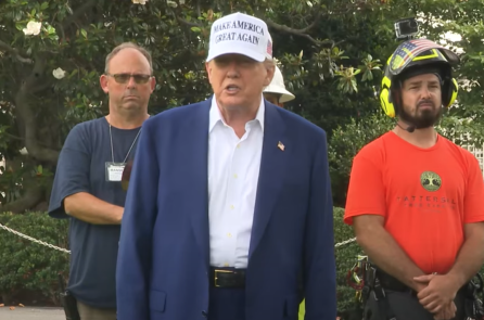 Tổng thống Trump chờ quyết định của Hamas trong 24 giờ tới