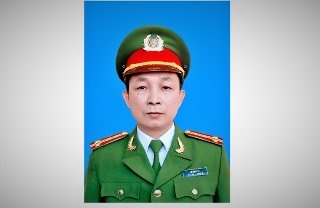 cuu truong cong an huyen nhan bo ban ghe 150 trieu cua nguoi khai thac cat trai phep