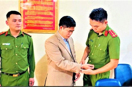 Hiệu trưởng để học sinh nội trú ăn ‘cơm chan mì tôm’ lãnh 3 năm 6 tháng tù