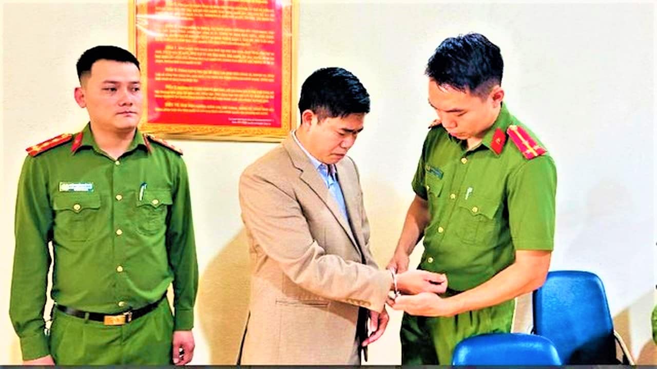 hieu truong de hoc sinh noi tru an com chan mi tom lanh 3 nam 6 thang tu