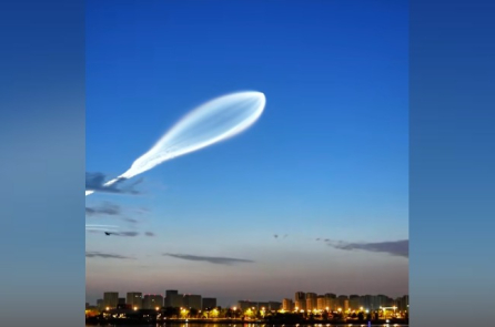 TQ: Bầu trời Tây An lại tiếp tục xuất hiện vật thể phát sáng khổng lồ