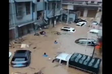 Hồ Nam – Trung Quốc: Mưa lớn khiến gara khu dân cư bị ngập, 3 người thiệt mạng