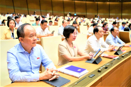 Quốc hội thông qua luật bỏ thi nâng ngạch công chức