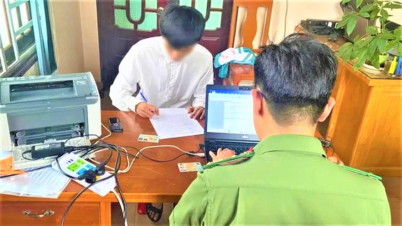r lam dong dung camera cuc ao va chatgpt gian lan thi tot nghiep thpt 1 2