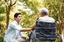 TQ: Nghề mới “cháu ngoan toàn thời gian” bùng nổ phản ánh vấn đề gì?