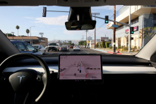 Tesla thử nghiệm robotaxi giá 4,20 USD tại Texas, cổ phiếu tăng vọt