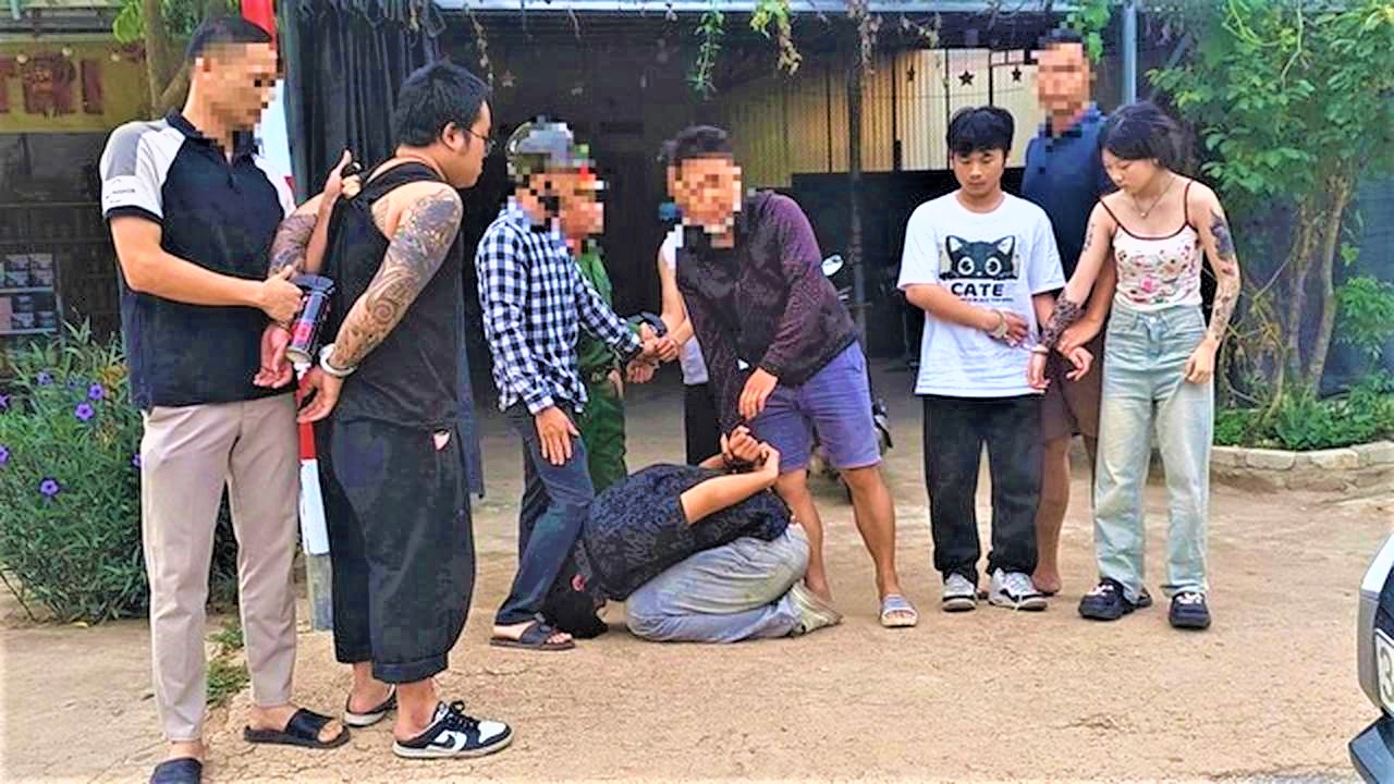 thanh hoa bat 4 nguoi trung quoc xit hoi cay cuop o to tren cao toc