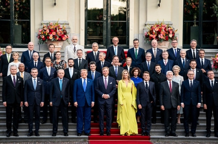 Tổng thống Trump chụp ảnh cùng các lãnh đạo thế giới tại Thượng đỉnh NATO