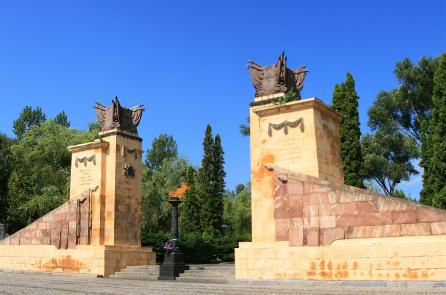 Những hài cốt liệt sỹ chống Phát xít ở Đồi Vinh quang, truyền thông Ukraine đưa tin