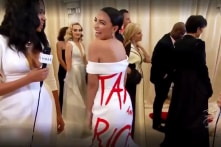 Dân biểu Cortez phá vỡ quy tắc Hạ viện khi mặc váy “Tax the rich” dự Met Gala 2021