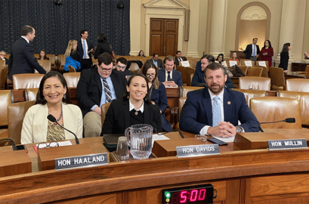 Thượng nghị sĩ Mullin: Epstein bị Bush, Trump truy tố; Im lặng dưới thời Obama, Biden