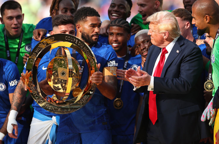 Tổng thống Trump và phu nhân được chào đón khi dự khán chung kết FIFA Club World Cup