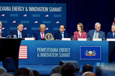 Ông Trump: Công bố đầu tư lớn, Mỹ vượt xa Trung Quốc về AI và năng lượng