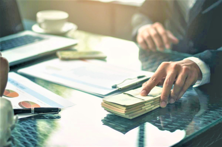 Cựu cán bộ TAND Tối cao nhận 20 tỷ đồng trong thùng carton để lừa chạy án