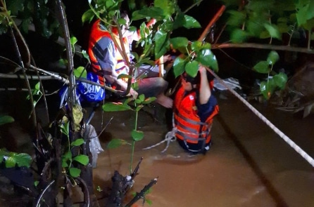 Người đàn ông ở Đà Nẵng bị nước cuốn trôi xuống kênh trong cơn mưa lớn