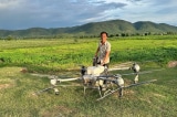 Anh nông dân Trần Văn Nghĩa lái drone cứu người được trao bằng khen