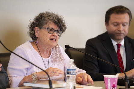 Chuyên gia: Tất cả mọi người nên phản đối ĐCSTQ tấn công Pháp Luân Công và Shen Yun