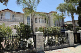 Người Hoa giam giữ 21 trẻ ở California, có thể liên quan đến buôn người