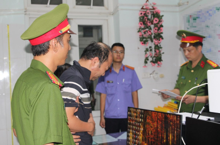 Vụ ô tô mất lái, gây tai nạn liên hoàn rồi lao xuống sông: Tài xế còn sống, bị tạm giữ khẩn cấp