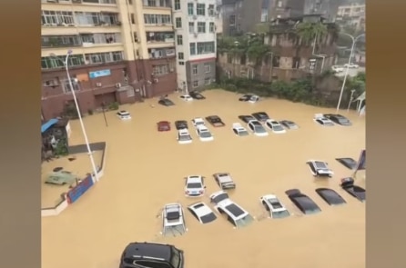 [VIDEO] Mưa lớn ở Hồ Bắc, Hà Bắc, lũ tại Hà Nam khiến 8 người thương vong