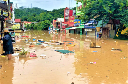 Mưa lũ ở Nghệ An: Hơn 3.200 nhà ngập, nhiều người thương vong