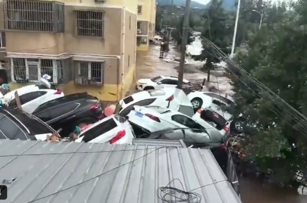 Bắc Kinh công bố 30 người chết do lũ lụt, người dân: thực tế hơn 300 người mất tích