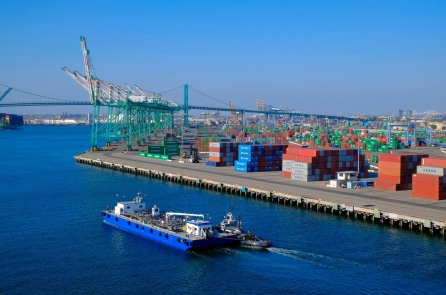 Thâm hụt thương mại của Hoa Kỳ giảm xuống mức thấp nhất trong 2 năm