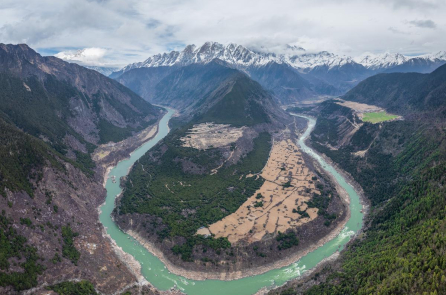 Trung Quốc xây “siêu đập” ở Tây Tạng, nhiều bên phản ứng gay gắt