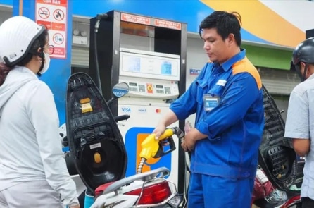 TP.HCM bắt đầu bán xăng E10 sớm hơn kế hoạch, giá 19.490 đồng/lít